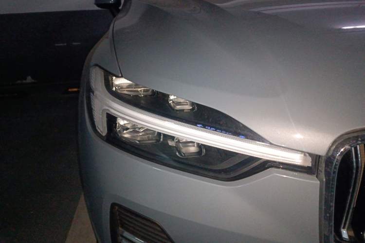 Used Volvo XC60 New Energy 2023 T8 Plug-in Hybrid Long-Range All-Wheel Drive Smart Luxury Edition Right Front Headlight