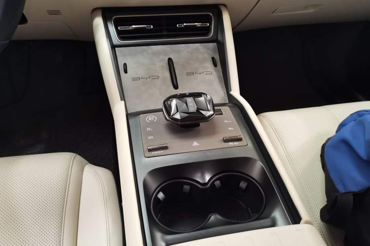 Used BYD Qin L 2024 DM-i 80KM Beyond Model Gear Lever