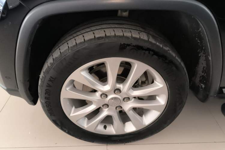 Used Jeep Grand Cherokee 2016 3.0L Comfort Navigation Edition Left Front Wheel Hub