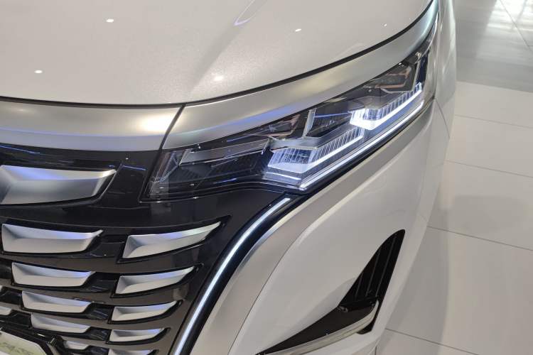 Used Denza D9 2022 DM-i 970 Four-Wheel Drive Flagship Model