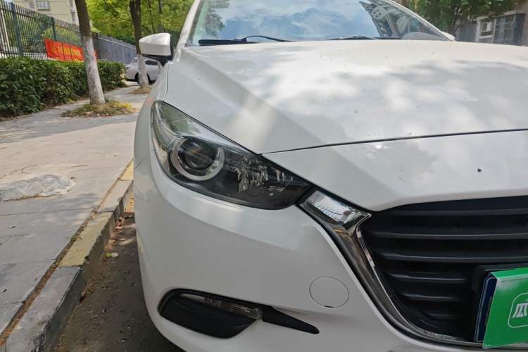 Used Mazda 3 Axela 2017 Sedan 1.5L Automatic Comfort Model Emission Standard China V
