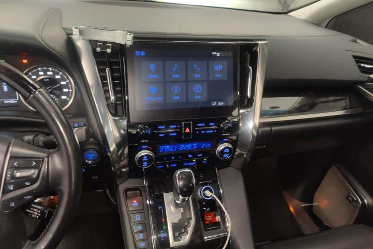 Used Toyota Vellfire 2020 Dual-Engine 2.5L HV Luxury Edition Audio And AC Panel