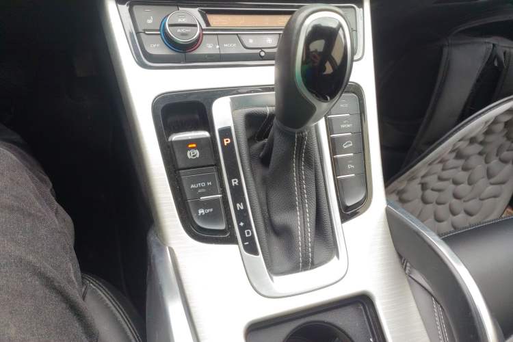 Used Geely Auto Emgrand X7 Sport 2018 1.8TD Automatic Two-Wheel Drive Smart Connect 4G Internet Edition