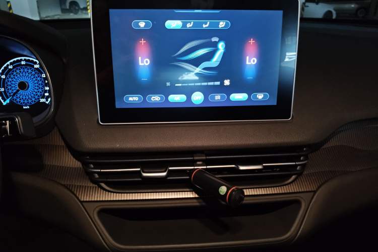 Used Hongqi E-QM5 2023 Base Travel Edition
