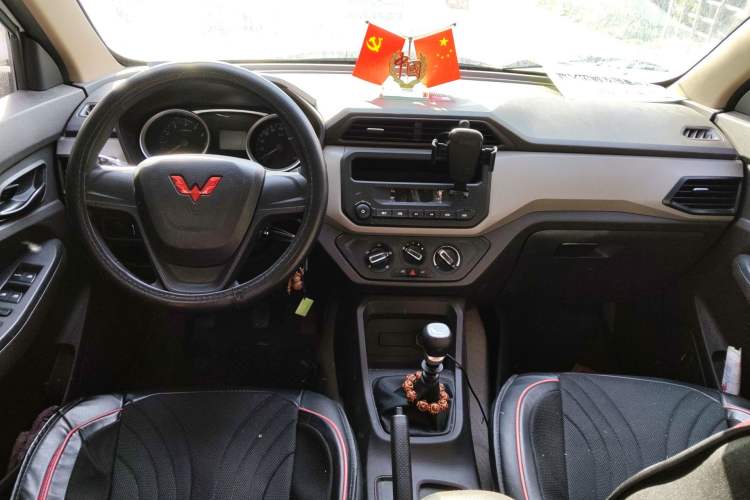 Used Wuling Hongguang 2021 1.5L S Standard Version LAR Center Console