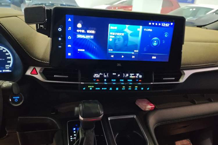 Used Toyota SIENNA 2021 2.5L Hybrid Platinum Edition Audio And AC Panel