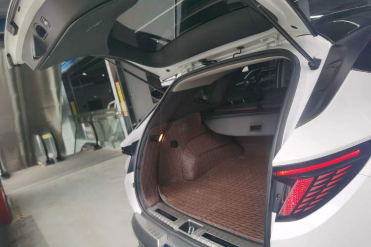 Used Hyundai Tucson 2022 Tucson L 2.0L Hybrid – Smart Enjoyment Version Trunk