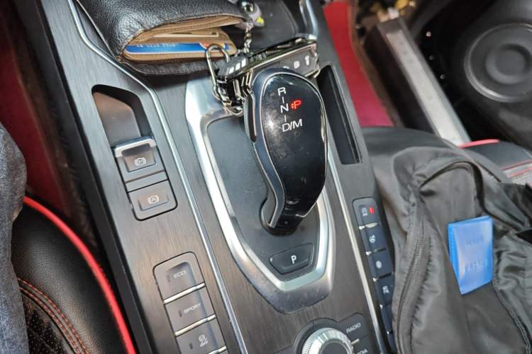 Used Wey VV5 2020 1.5T Two-Wheel Drive Color Pioneer
