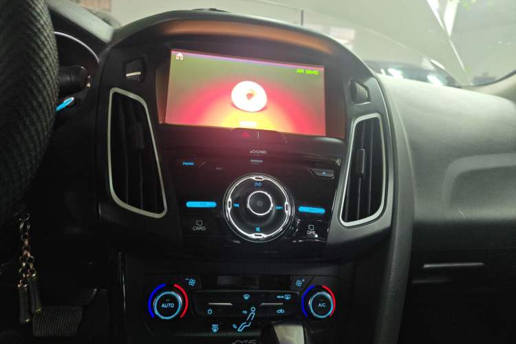 Used Ford Focus 2015 Sedan EcoBoost 125 Automatic Supreme Style Edition Audio And AC Panel