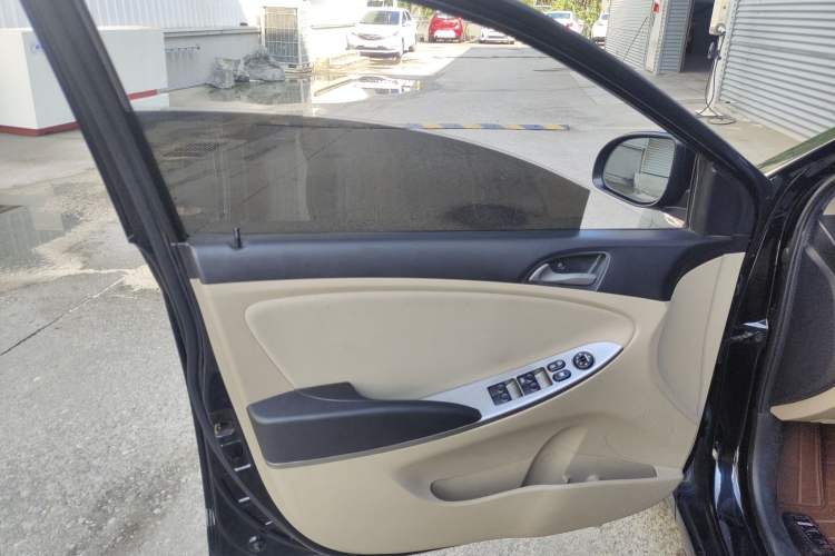 Used Hyundai Verna (older generation) 2014 1.4L Manual Smart GLS Trim
