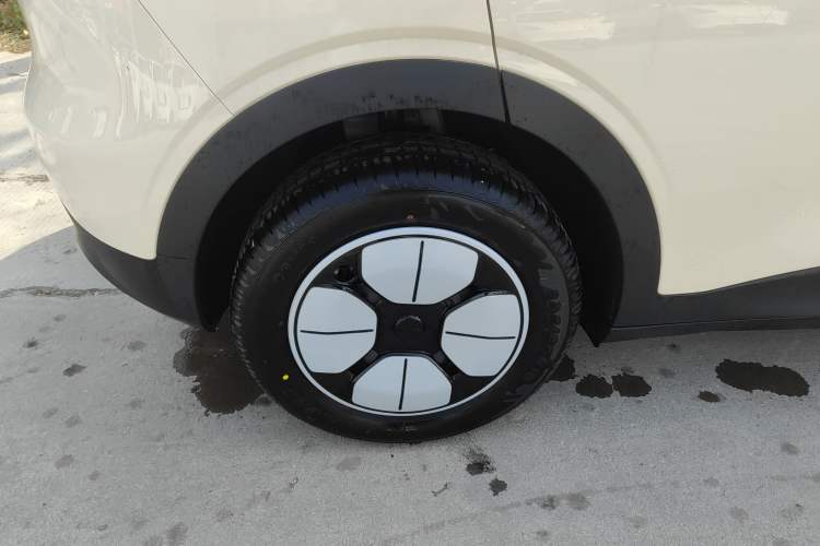 Used Geely Galaxy Geome 2025 410 km Free Version
