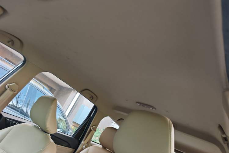 Used Baojun 730 2016 1.5L Manual Comfort Version 7 Seats China V Emission Standard Headliner