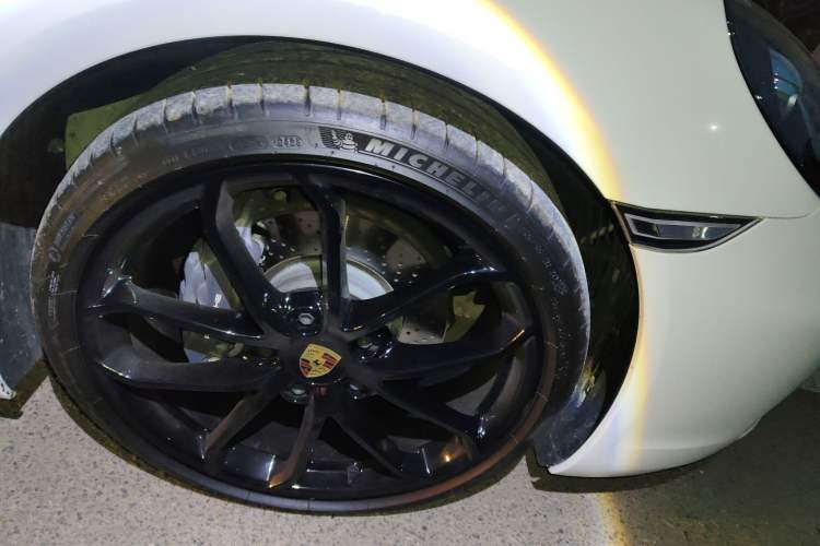 Used Porsche 718 2023 Boxster Style Edition 2.0T Right Front Wheel Hub