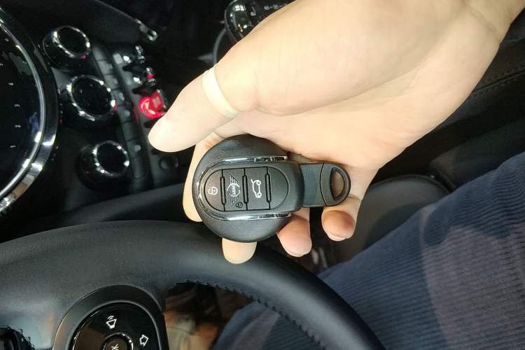 Used MINI 2023 1.5T COOPER Artist Five-Door Edition Vehicle Key