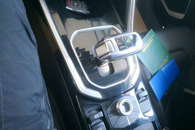 Used Haval H6 2017 Red Label 2.0T Automatic Two-Wheel Drive ZhiShang Model