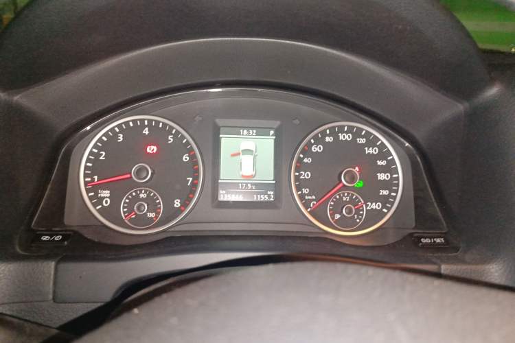 Used Volkswagen Tiguan 2013 1.8 TSI Automatic All-Wheel Drive Luxury Model Instrument Cluster