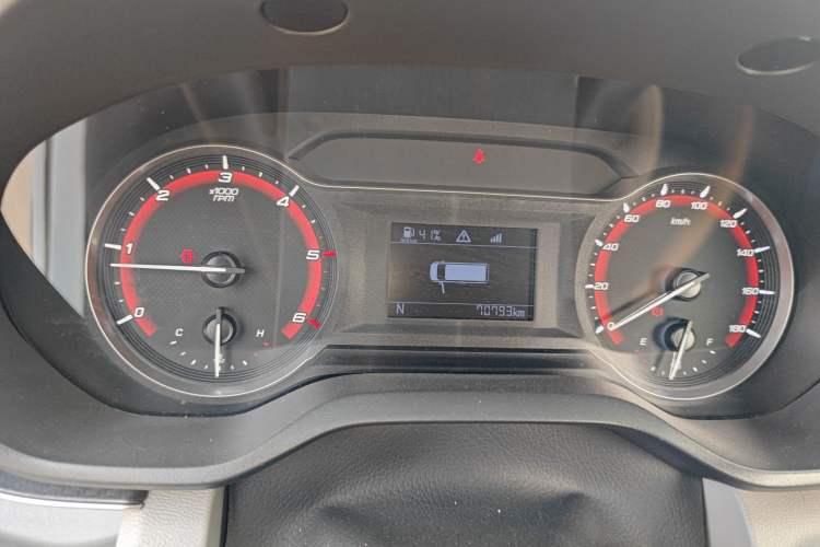 Used SAIC MAXUS Xintu V90 2020 2.0T AMT Yunjie Edition Front-Wheel Drive Rear Single Tire Short Wheelbase Mid-Height 6-Seater Instrument Cluster