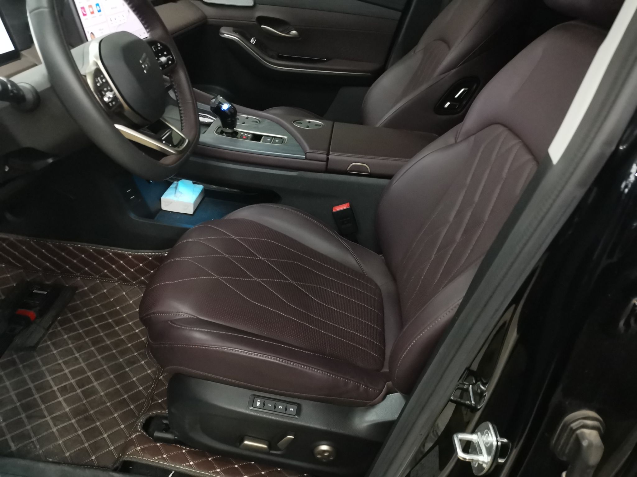 Переднее сиденье в автомобиле