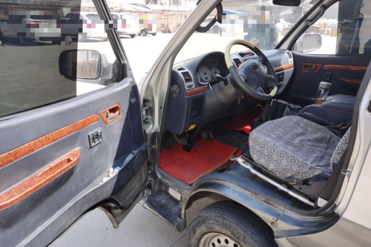 Used Golden Dragon Hiace 2010 2.0L Long-Wheelbase Gasoline Premium Version V20
