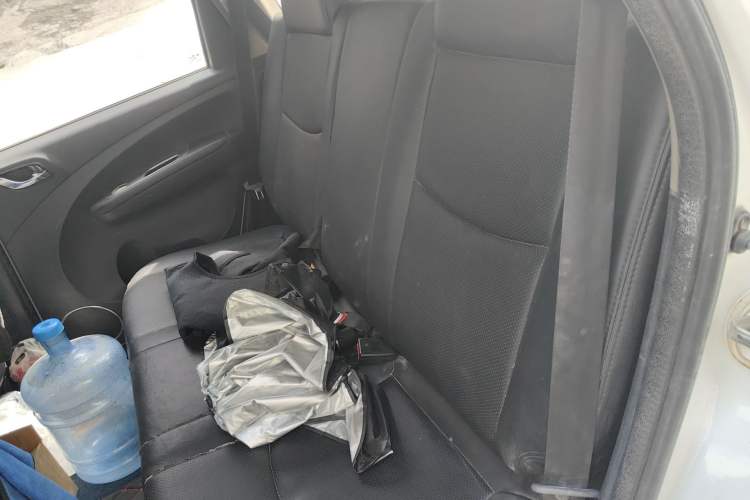 Used FORTHING Joyear 2014 LV Facelift 1.5L AMT Luxury Model Left Rear Seat