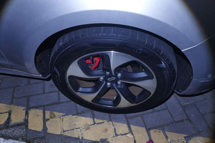 Used Hima AITO M5 2022 Range-Extended Rear-Drive Standard Version Right Front Wheel Hub