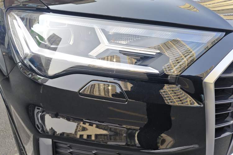 Used Audi Q7 2023 45 TFSI quattro S line Sport model Right Front Headlight