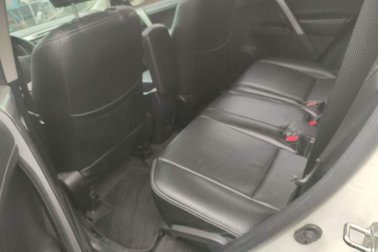 Used Toyota RAV4 2016 2.0L CVT Two-Wheel Drive Fashion Edition China V Standard
