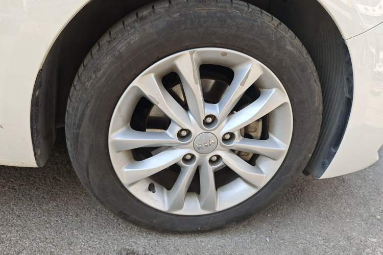 Used Kia K3 2016 1.6L Automatic GL Right Front Wheel Hub