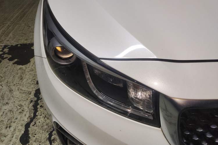 Used Kia Carnival 2015 2.2T Luxury Edition China IV Right Front Headlight