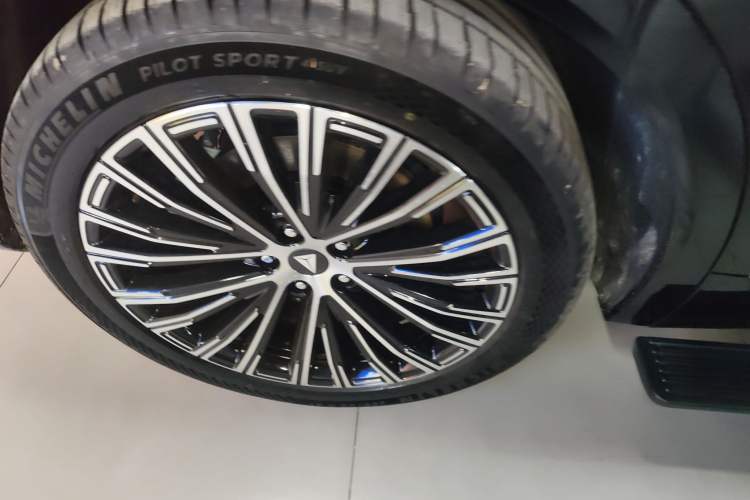 Used Deepal S09 2025 Four-Wheel Drive Ultra+ Custom Edition
