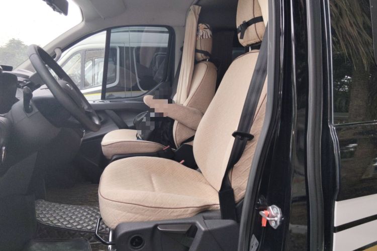 Used Ford Transit 2022 2.0T Gasoline Automatic Multi-Function Commercial Vehicle Mid-axle Low-Roof Design with Dual Rear Doors Meeting China VI Emission Standards
