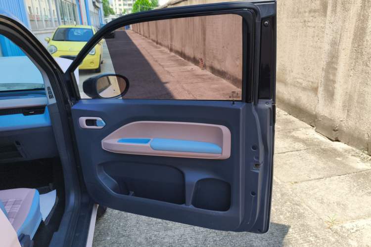 Used Chery New Energy QQ Ice Cream 2022 170km Sundae Phosphate Lithium-Ion Interior 6