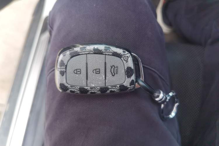 Used Hyundai ix25 2015 1.6L Automatic Two-Wheel-Drive Deluxe DLX Model Interior 1