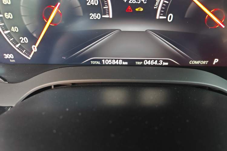 Used BMW 5 Series 2019 530Li Leading Model Luxury Package Odometer Close Up