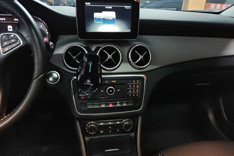 Used Mercedes-Benz GLA 2016 GLA 200 Sport Edition Audio And AC Panel