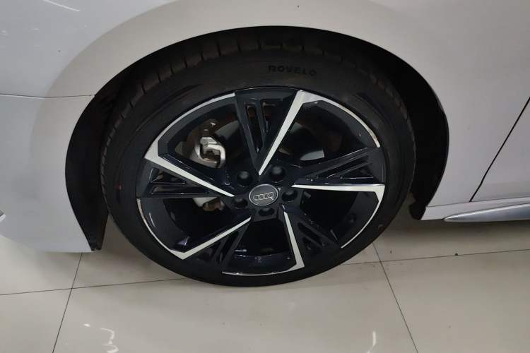 Used Audi A3 2021 Sportback 35 TFSI Fashionable Sports Model Left Front Wheel Hub