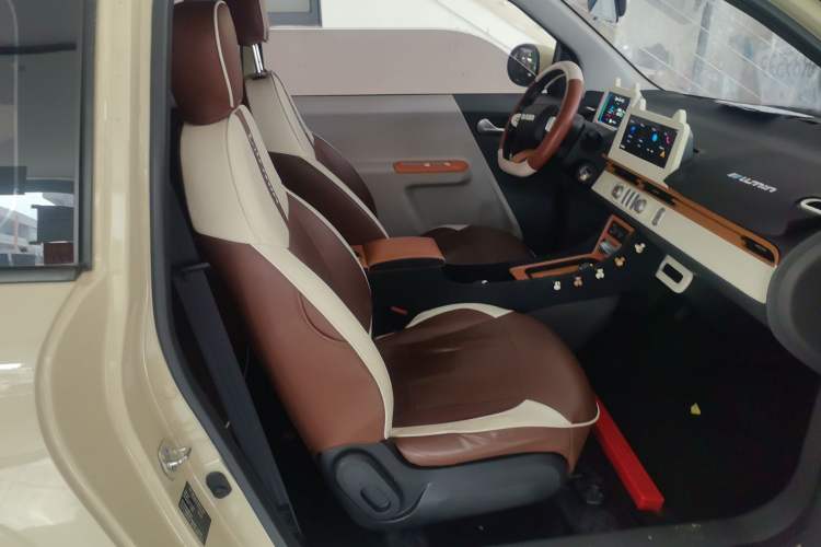 Used CHANGAN NEVO Lumin 2023 301km Honey Dew Edition Right Front Seat