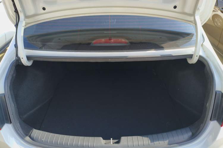 Used Hyundai Celesta 2018 1.6L Automatic GL Enjoyment Edition China VI compliant Trunk