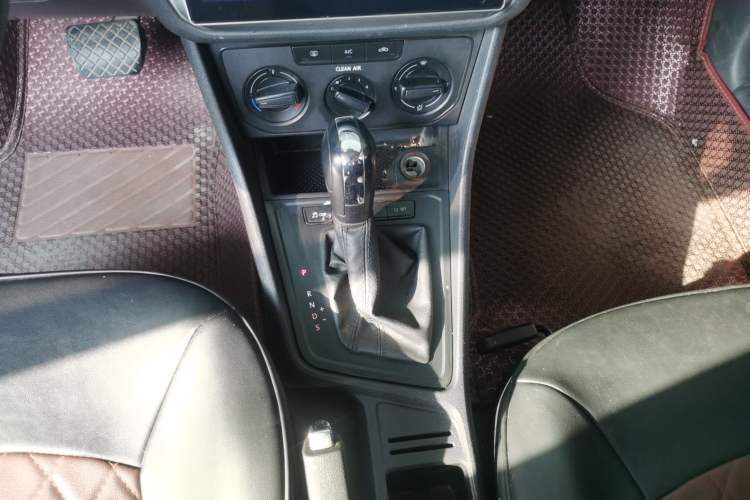 Used Volkswagen Lavida 2017 1.6L Automatic Fashion Edition Gear Lever