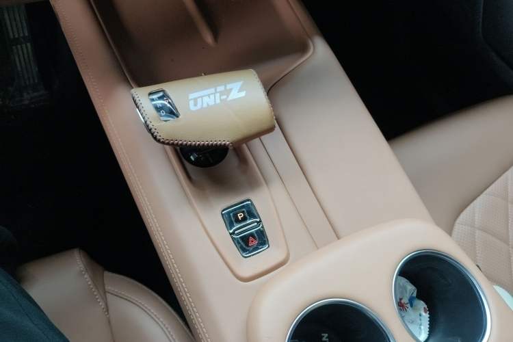 Used CHANGAN UNI-Z New Energy 2024 Blue Whale Smart Electric iDD 125km Beyond Edition Gear Lever