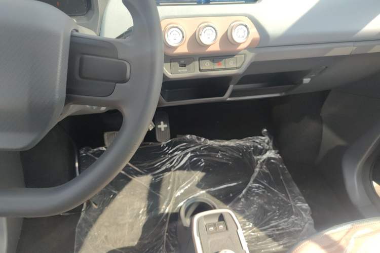 Used Chery QQ Ice Cream 2024 120km Milkshake
