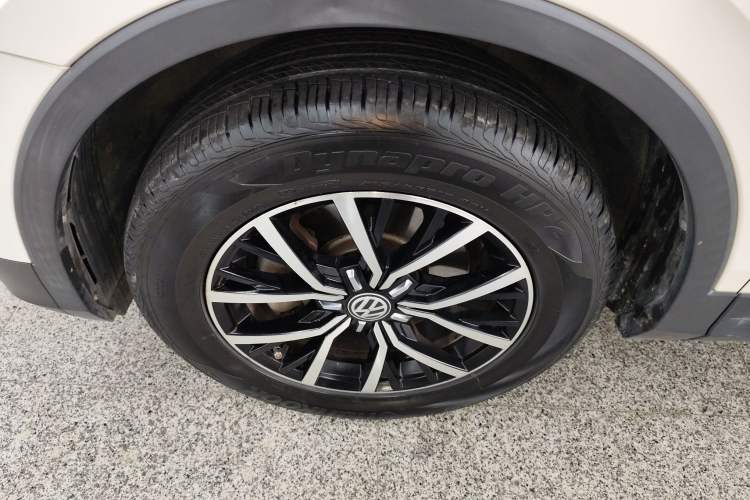 Used Volkswagen Tiguan L 2017 330TSI Automatic Two-Wheel Drive Comfort Edition Left Front Wheel Hub