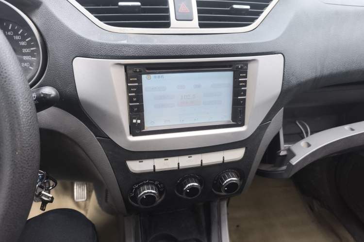 Used FAW Senya S80 2014 1.3L Manual 5-Seater Classic Edition Audio And AC Panel