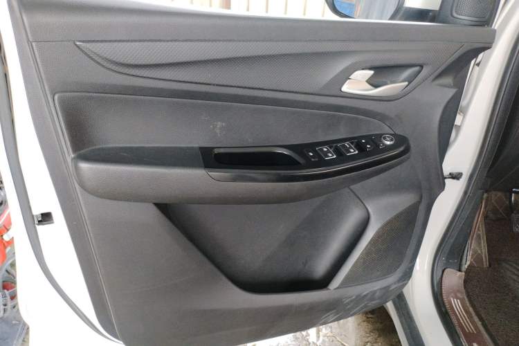 Used Baojun 730 2019 1.5L Manual Fashion Model 7-seater China VI