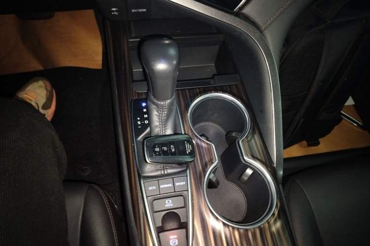 Used Toyota Camry 2018 2.5G Luxury Edition Gear Lever