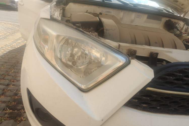 Used FAW Xiali N7 2013 1.3L Manual Comfort Model Right Front Headlight