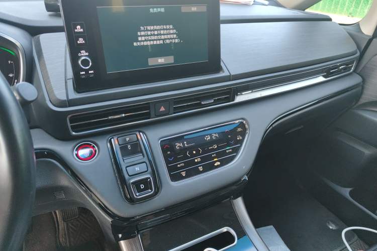 Used Honda Elysion 2022 2.0L eHEV Luxury First Edition Audio And AC Panel