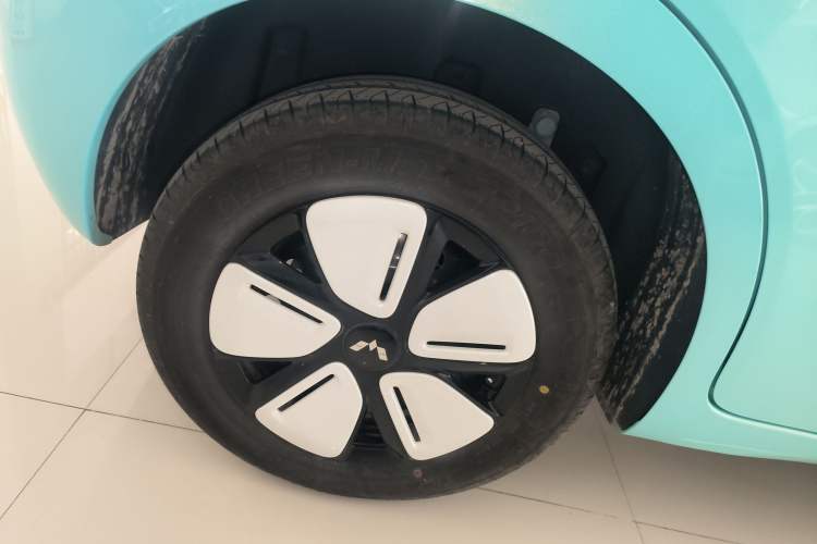 Used Wuling Hongguang MINIEV 2024 3rd Generation 215km Advanced Version Right Rear Wheel Hub