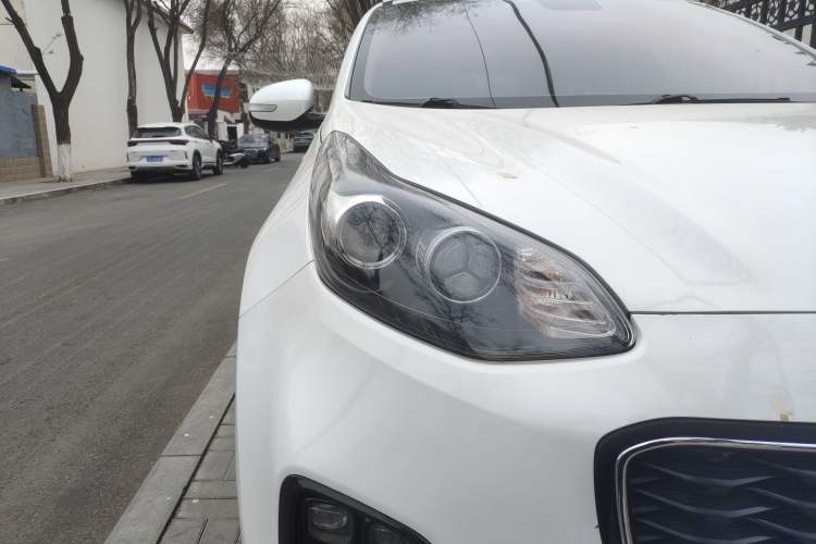 Used Kia KX5 2016 2.0L Automatic 2WD GLS Right Front Headlight