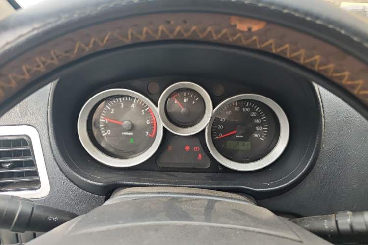 Used Foton MP-X E 2014 2.4L Wealth Express Comfort Version Basic Edition with 4G64